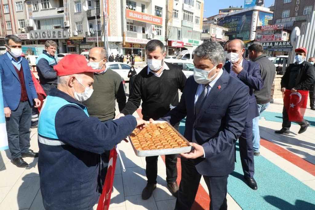 Bakan ayir den 1 Mays i Bayram Mesaj