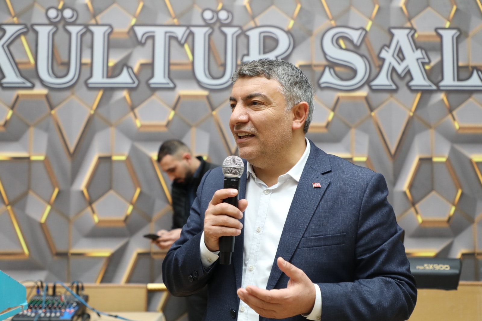 Bakan ayir Emekliye Ayrlan alma Arkadalar le Bulutu