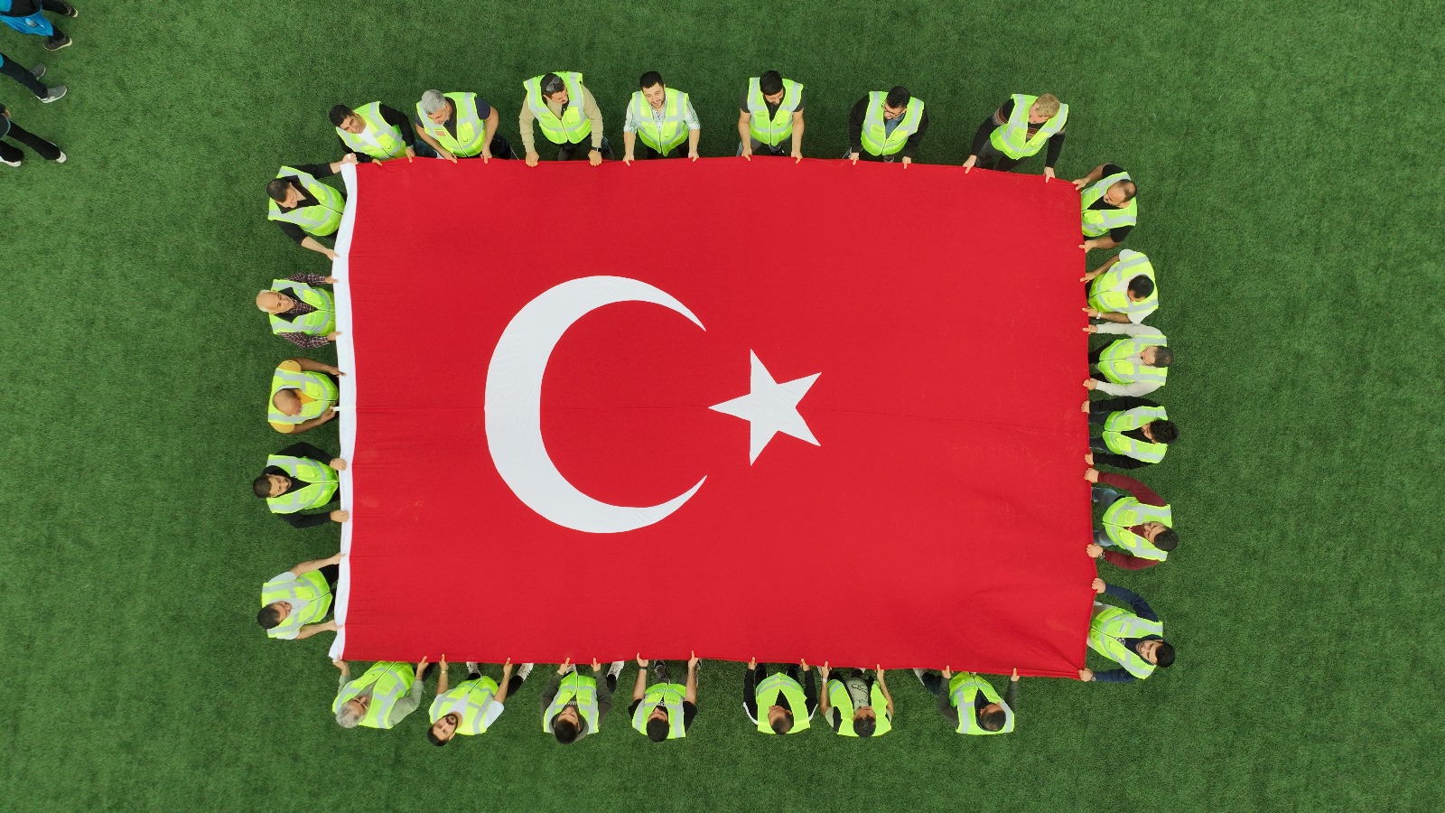 Dilovas, Trk Bayraklar ile Donatld